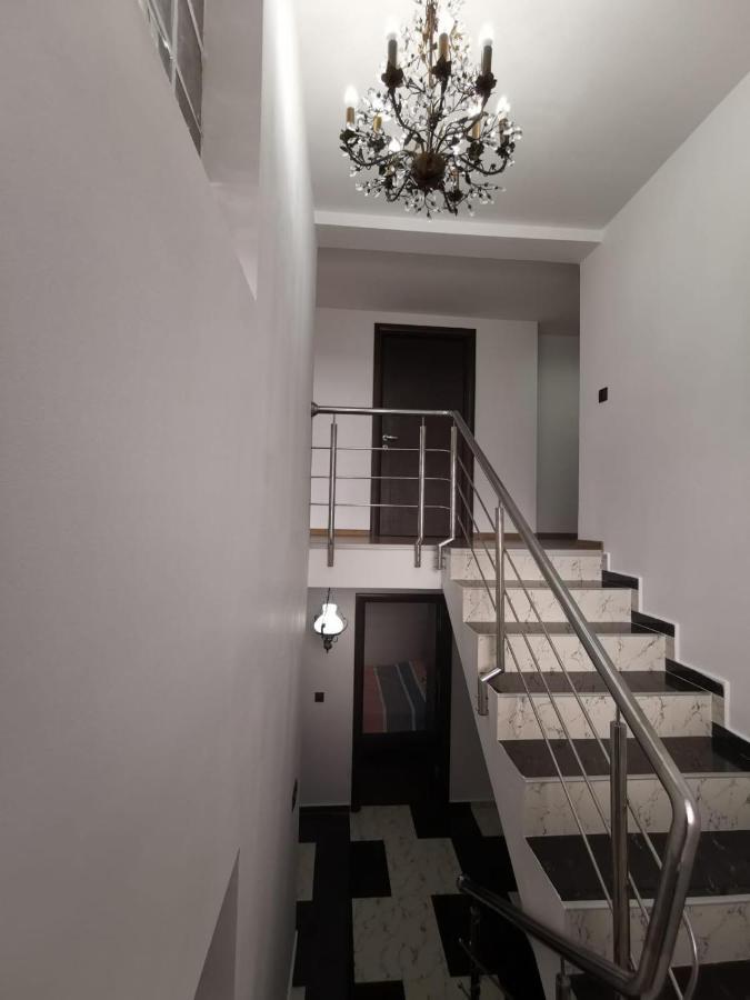 Vila De Vacanta Curtea de Argeş Exteriér fotografie